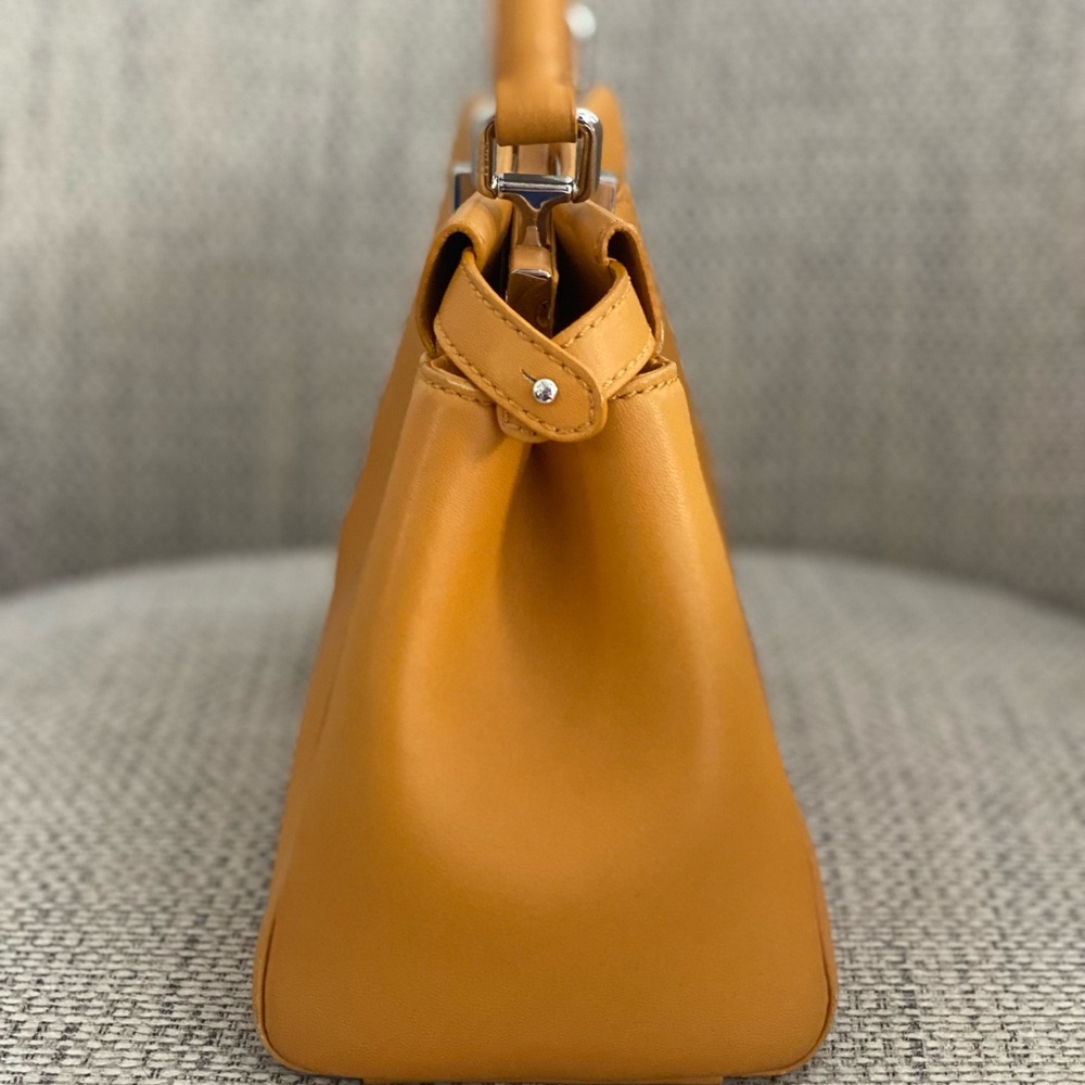 Fendi peekaboo bag Nappa soft Leather. Comes with Certified authentication. - Picture 6 of 16